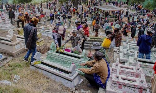 Puncak Hari Raya Karo, Warga Tengger di Lumajang Gelar Ritual Nyadran