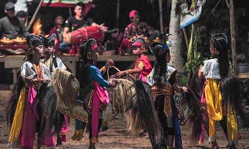 Pelestarian Seni Kuda Lumping Warga Transmigran di Jambi