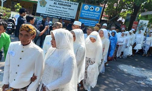 Momen Bahagia 19 Pasang Pengantin Ikuti Nikah Massal Baznas Klaten Mantu