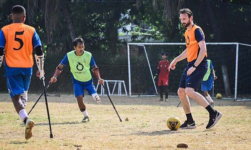 2 Bintang Sepak Bola Australia Kunjungi TC Timnas Amputasi Indonesia di Jakarta