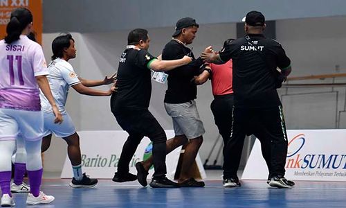 Ricuh, Penonton Pukuli Wasit di Pertandingan Futsal Putri PON XXI Aceh-Sumut