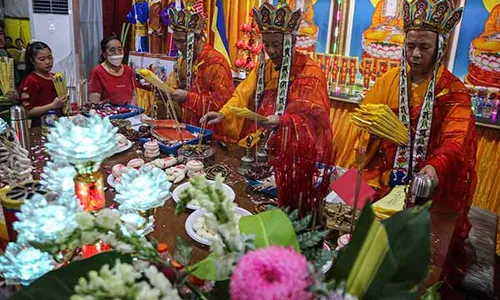 Sembahyang Ulambana di Kelenteng Semarang, Ritual Doakan Arwah Leluhur