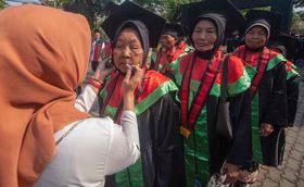 Prosesi Wisuda 460 Lansia Peserta Program Sekolah Lansia di Boyolali