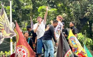 Dua WNA Asal Inggris Dideportasi karena Ikut Demo Bareng Ojol