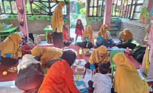 Tim PKM ITS PKU Muhammadiyah Solo Latih Guru Deteksi & Intervensi Dini Tumbuh Kembang Anak