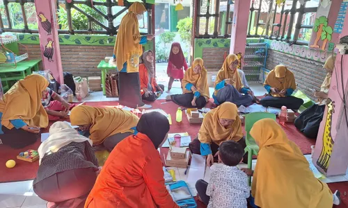 Tim PKM ITS PKU Muhammadiyah Solo Latih Guru Deteksi & Intervensi Dini Tumbuh Kembang Anak