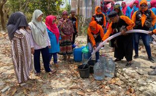 Galang Dana, Pakujoyo Bersatu Salurkan Bantuan Air ke 12 Lokasi di Sukoharjo