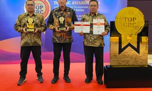 Bank Daerah Karanganyar Boyong Penghargaan Top GRC Award 2024