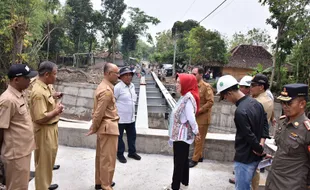 Sehari Sebelum Cuti Kampanye, Bupati Sukoharjo Sidak ke Proyek Jembatan Weru