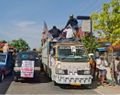 Demo Memanas, Warga Gembok hingga Lempari Botol Kantor Desa Munggur