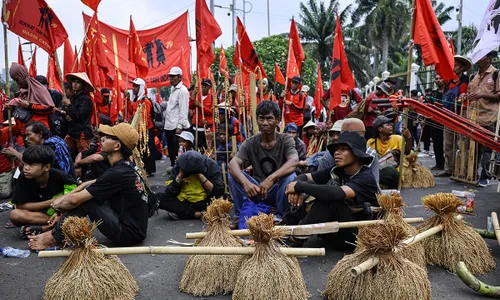 Aksi Hari Tani Nasional di Depan Gedung DPR