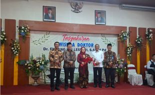 Guru Biologi SMAN 1 Karanganyar Raih Gelar Doktor Predikat Cumlaude