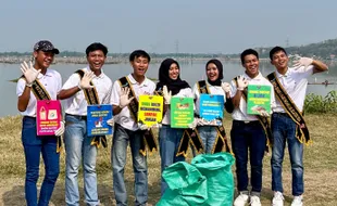 Generasi Z Bersih-bersih Taman Nyi Ageng Rakit Rawa Jombor Klaten