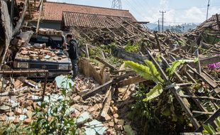 Penampakan Rumah Rusak di Kertasari Bandung Akibat Diguncang Gempa M 5.0