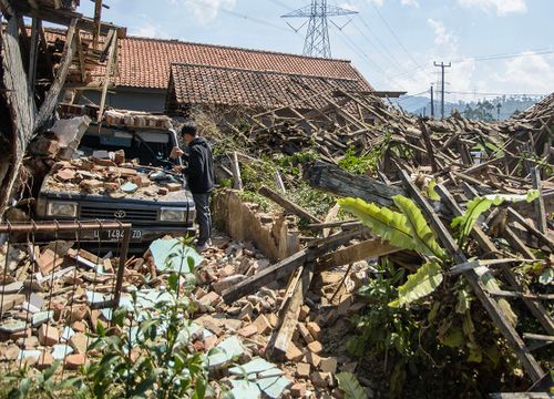 Penampakan Rumah Rusak di Kertasari Bandung Akibat Diguncang Gempa M 5.0