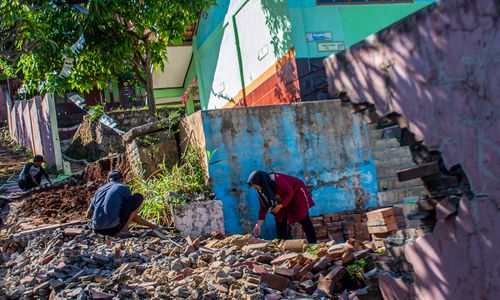 Dampak Gempa Bumi Sukabumi, Pagar SD di Bandung Barat Roboh