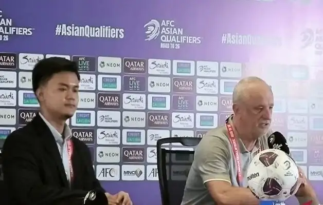 Graham Arnold Nyesal Tak Bisa Kalahkan Indonesia, Puji Kualitas Maarten Paes