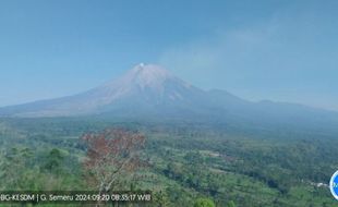 Jumat Pagi, Gunung Semeru Erupsi hingga Sembilan Kali