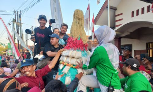 Gunungan 3 Kuintal Beras Ludes 1 Menit, Intip Kemeriahan Kirab Budaya Demakijo Klaten