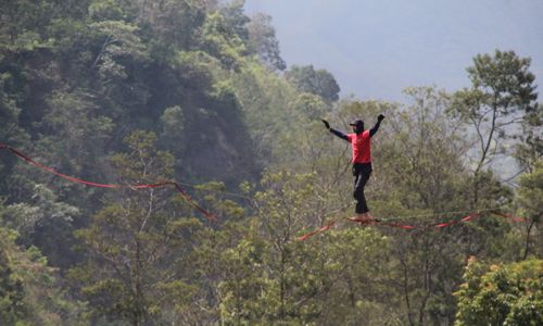 Jajal Highline Berlatar Belakang Merapi di Kalitalang Klaten, Ini Kata Turis Asal Austria