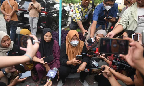 Keluarga 7 Jenazah Tenggelam di Kali Bekasi Tunggu Hasil Identifikasi di RS Polri