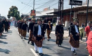 Meriah! Kirab Budaya HUT ke-344 Kartasura Sedot Ribuan Penonton