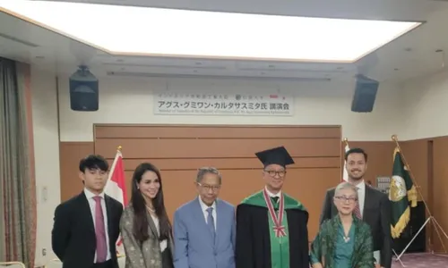 Menperin Terima Gelar Doktor Kehormatan dari Universitas Hiroshima