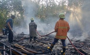 Selang Regulator Elpiji Bocor, Rumah Warga Miri Sragen Ludes Dilalap Api