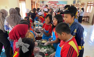 Sunan Hotel Ajak Siswa SDN Mangkubumen Kidul 16 Solo Memasak, Intip Keseruannya