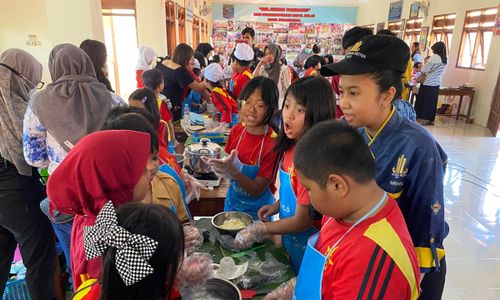 Sunan Hotel Ajak Siswa SDN Mangkubumen Kidul 16 Solo Memasak, Intip Keseruannya