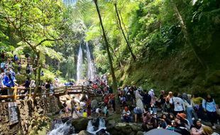 Libur Panjang Maulid, Wisatawan Banjiri Air Terjun Jumog dan Telaga Madirda