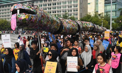 Peringati World Cleanup Day, Aktivis Gelar Aksi Peduli Lingkungan di CFD Jakarta