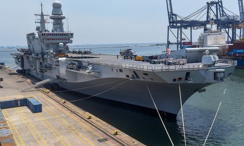 Penampakan Kapal Induk Italia ITS Cavour Sandar di Pelabuhan Tanjung Priok