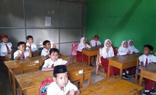 Belajar di Musala, Siswa SDN 4 Sambi Sragen Mengeluh Sumpek dan Panas