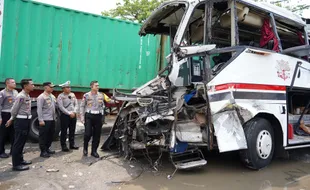 Kecelakaan Beruntun Bus dan Truk di Pantura Pati-Rembang, 6 Orang Tewas