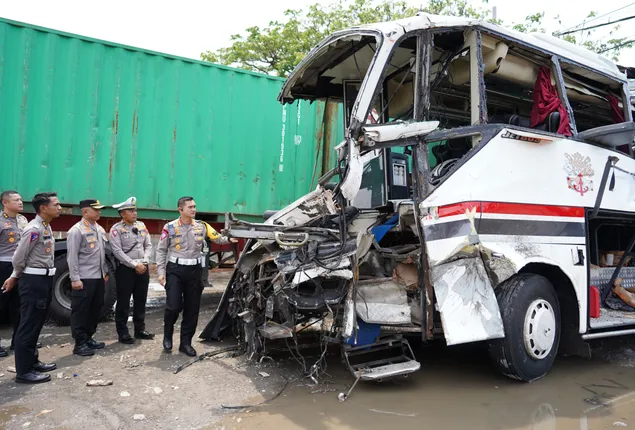 Kecelakaan Beruntun Bus dan Truk di Pantura Pati-Rembang, 6 Orang Tewas