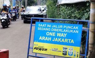 Macet Parah! 150.000 Kendaraan Lintasi Jalur Wisata Puncak