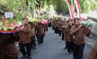 Kirab Budaya Hari Jadi ke-103 Desa Karangpelem Sragen Berlangsung Meriah