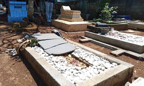 Belasan Nisan Makam di Ambarawa Dirusak Orang Tak Dikenal