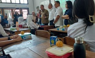 Wali Kota Solo Dampingi Dewan Ketahanan Nasional Tinjau Uji Coba Makan Bergizi Gratis