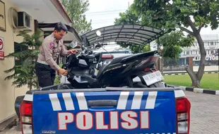 Sepeda Motor Seruduk Mobil di Depan Polres Boyolali, 1 Orang Dibawa ke RS