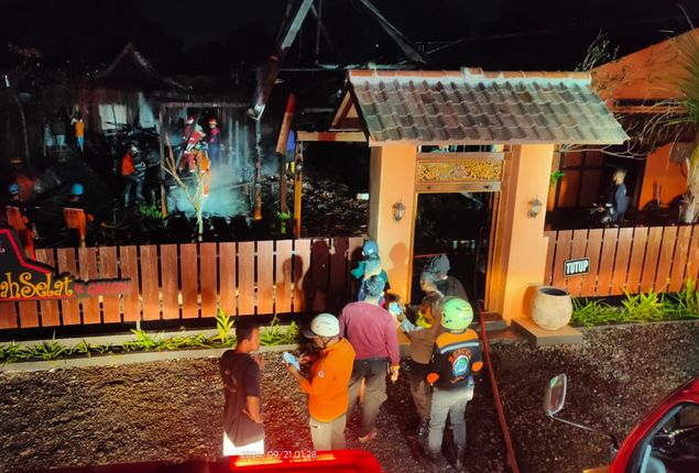 Warung Makan Omah Selat Colomadu Karanganyar Ludes Terbakar