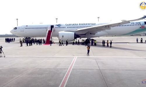 Menumpang Pesawat Garuda, Paus Fransiskus Tinggalkan Indonesia