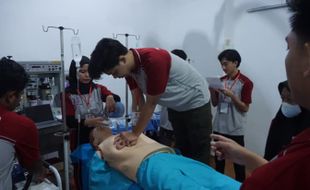 Mahasiswa ITS PKU Muhammadiyah Solo Dilatih Basic Trauma Cardiac Life Support