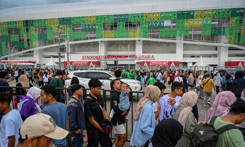 Antusias Saksikan Penutupan PON XXI, Warga Padati Stadion Utama Sumut