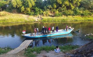 Hemat Waktu 20 Menit, Jasa Perahu Penyeberangan di Sewu Solo Diminati Warga