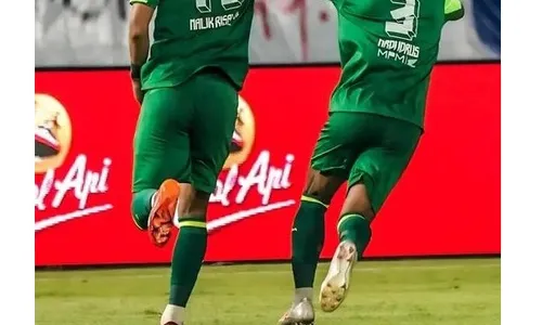 Gol Perdana Karim Rossi Tak Mampu Selamatkan Persis dari Kekalahan, Persebaya Menang 2-1