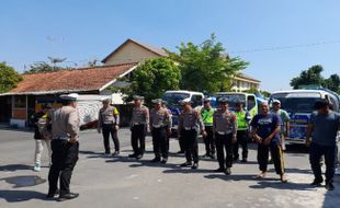 Krisis Air Bersih di Gesi, Satlantas Sragen Kirim 3 Tangki