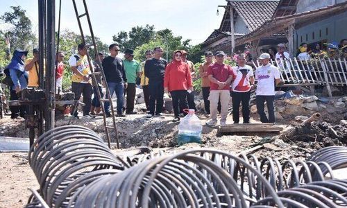 Penantian Puluhan Tahun, Jembatan Penghubung 2 Desa di Weru Mulai Dikerjakan