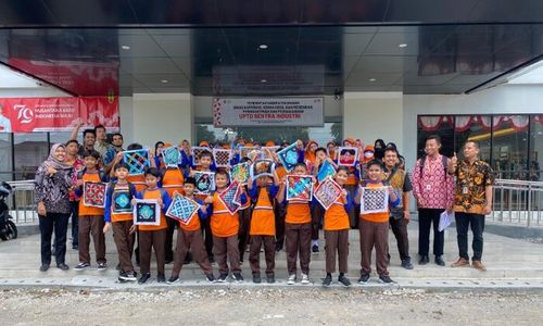 Anak-anak Sragen Diedukasi Cara Membatik dan Pengetahuan Batik